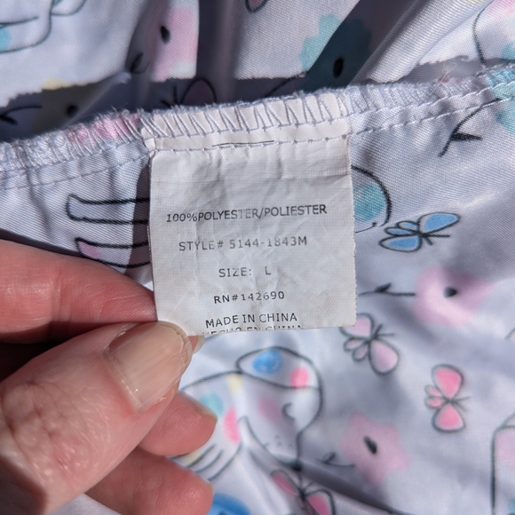 Scrubs Top in White with Dogs Size L - Picture 4 of 6